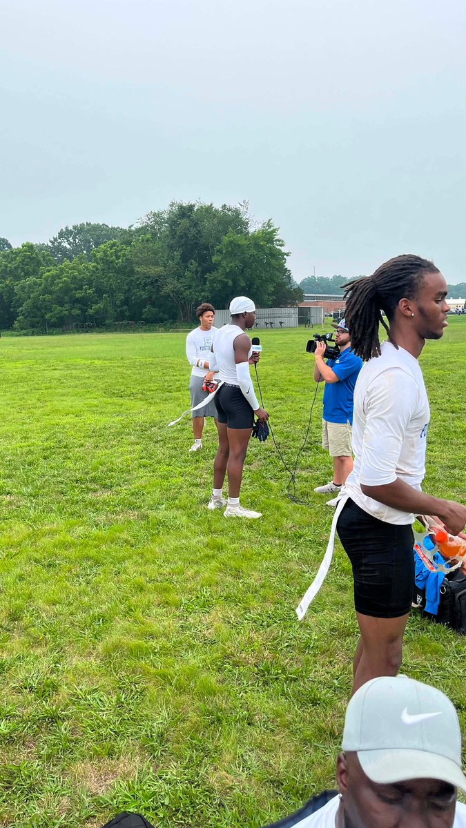 TysonBrown960's tweet photo. Thanks jersey sports zone for the interview, looking forward to senior campaign #OTD #AGTG
@JSZ_Sports @coach_hutchins https://t.co/XJsjxk19KG