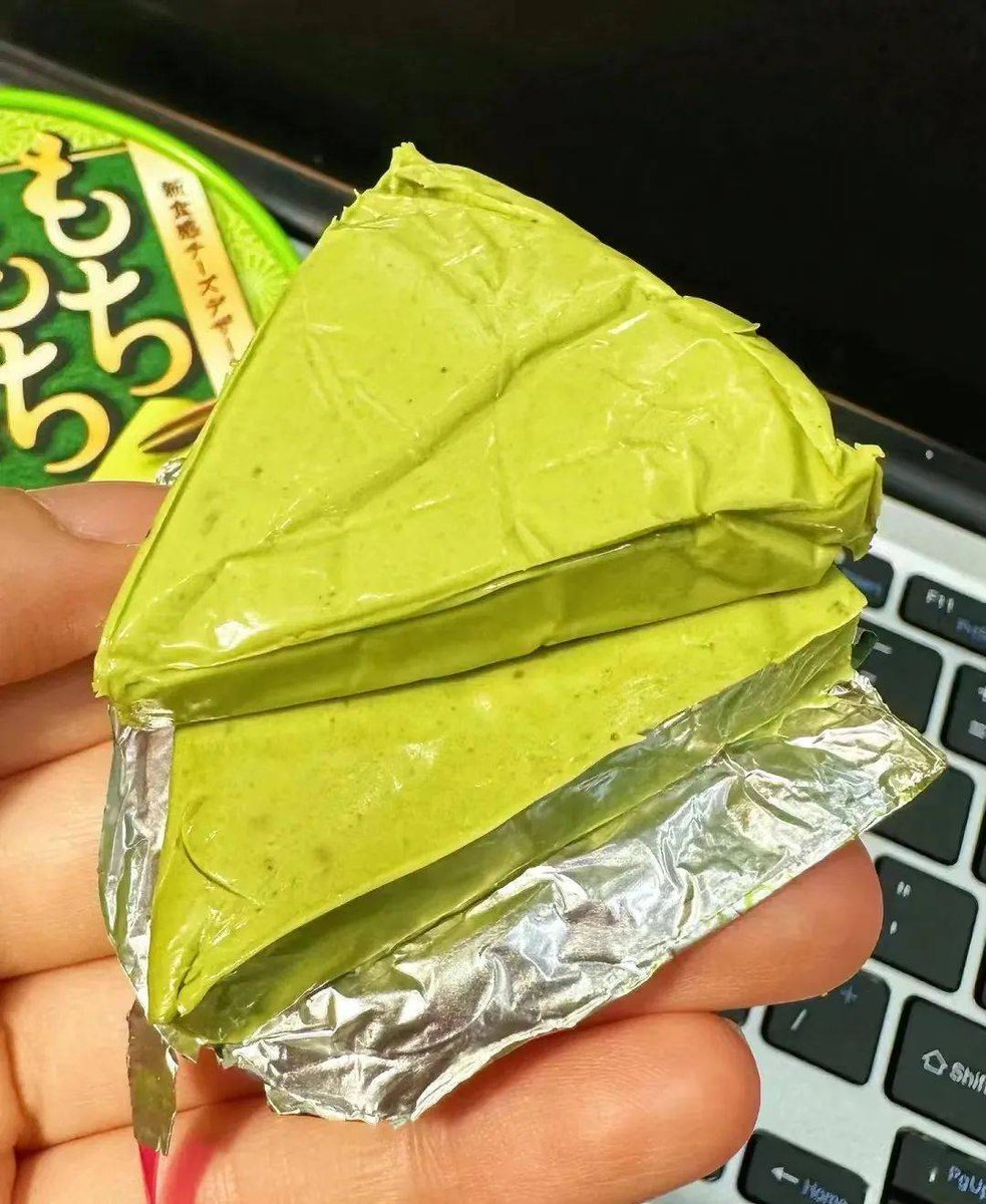 flower_mooon2's tweet photo. Just grabbed the most crunchy u0026 addictive matcha cookies from the new snack store nearby  Sharing the joy with anyone who needs a tiny sweet pick-me-up right now! https://t.co/SfWWsoN2YF