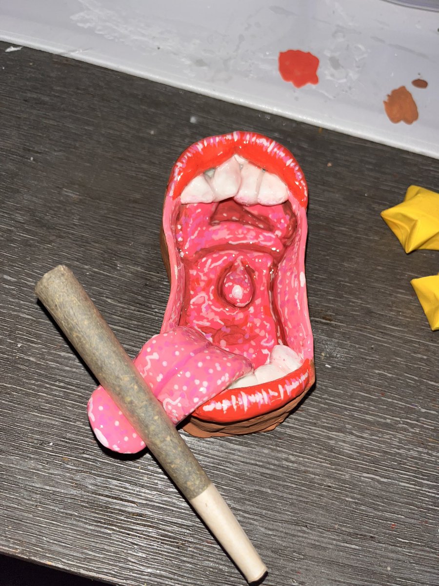 igfdr_art2's tweet photo. I had an idea for a freaky ass ass tray, so I made a freaky ass ashtray 🤣🤣🤣 https://t.co/37o0J3M6eh