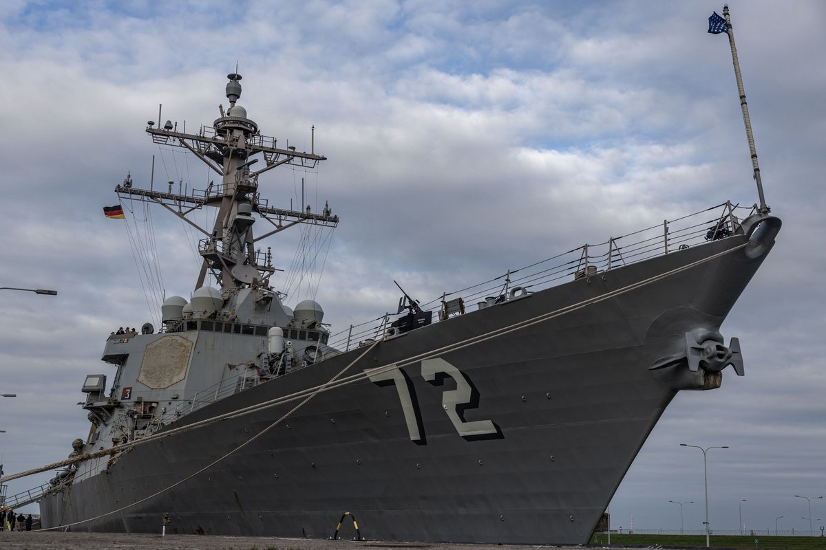 Maple Leaf Navy tweet media