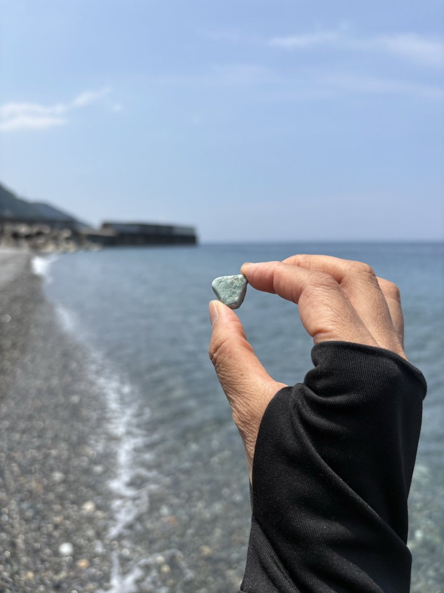 furuyan6076's tweet photo. 石友さんとまったり〜ヒスイ拾い。
サイズさえ気にしなければ楽しい😁 https://t.co/CkxyrEirOs