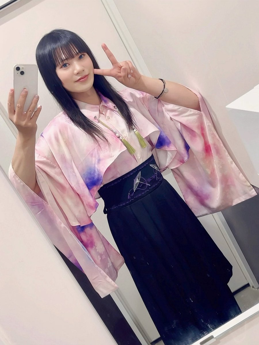 nyabe_kokoko's tweet photo. 美容室で縮毛と前髪薄くした！
青カラコン変えた！
うるおいすごくて映える🩵
和袖コーデ💖うんいい感じ😊 https://t.co/FtSunmGVNL
