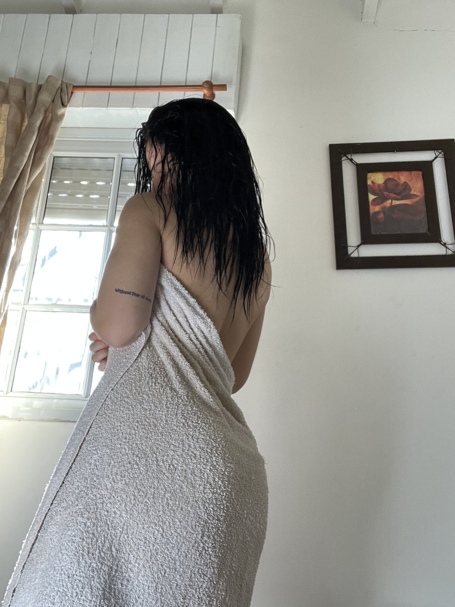 Ambergyat's tweet photo. your goth gf energy 🖤 thoughts? https://t.co/DUt6kO1Ljl