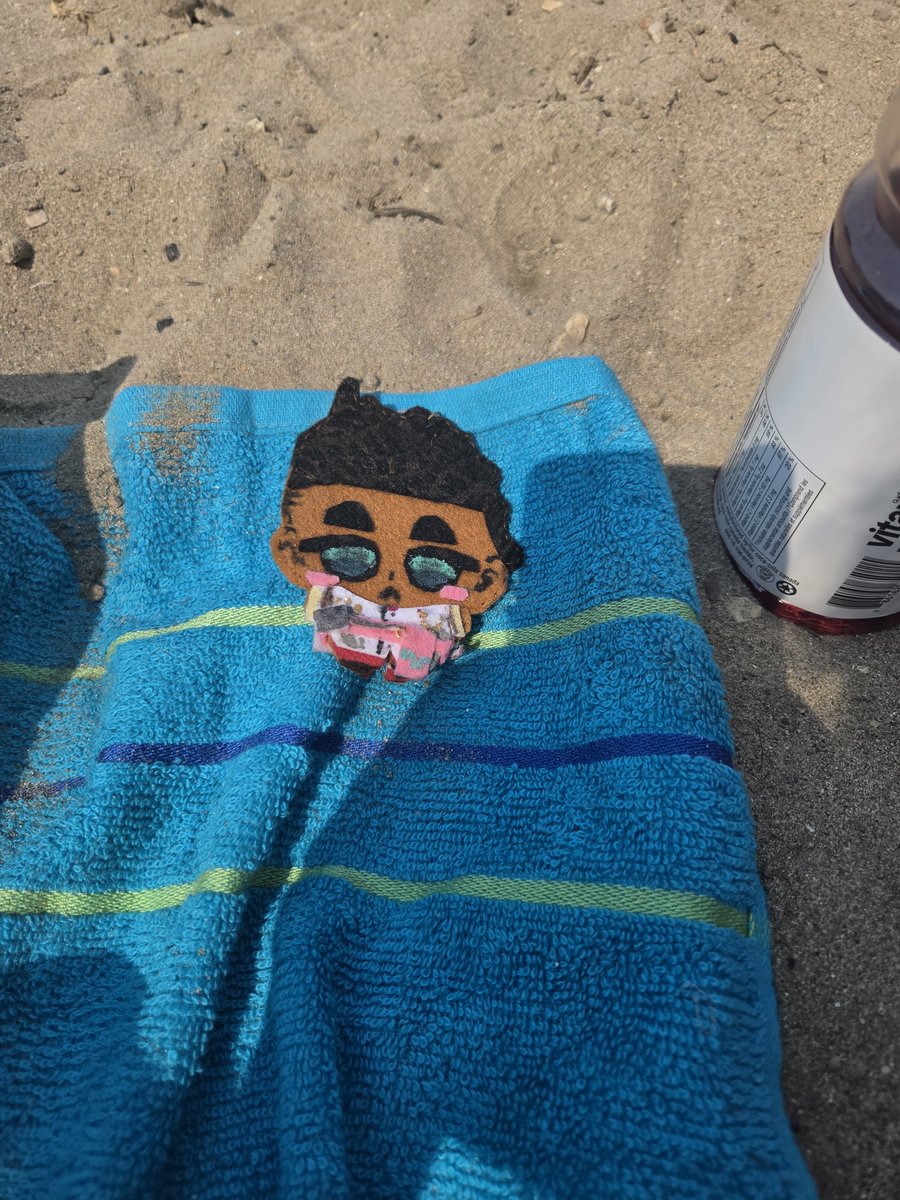 Felmoyaoi's tweet photo. Felix beach day https://t.co/epELVgOoJF