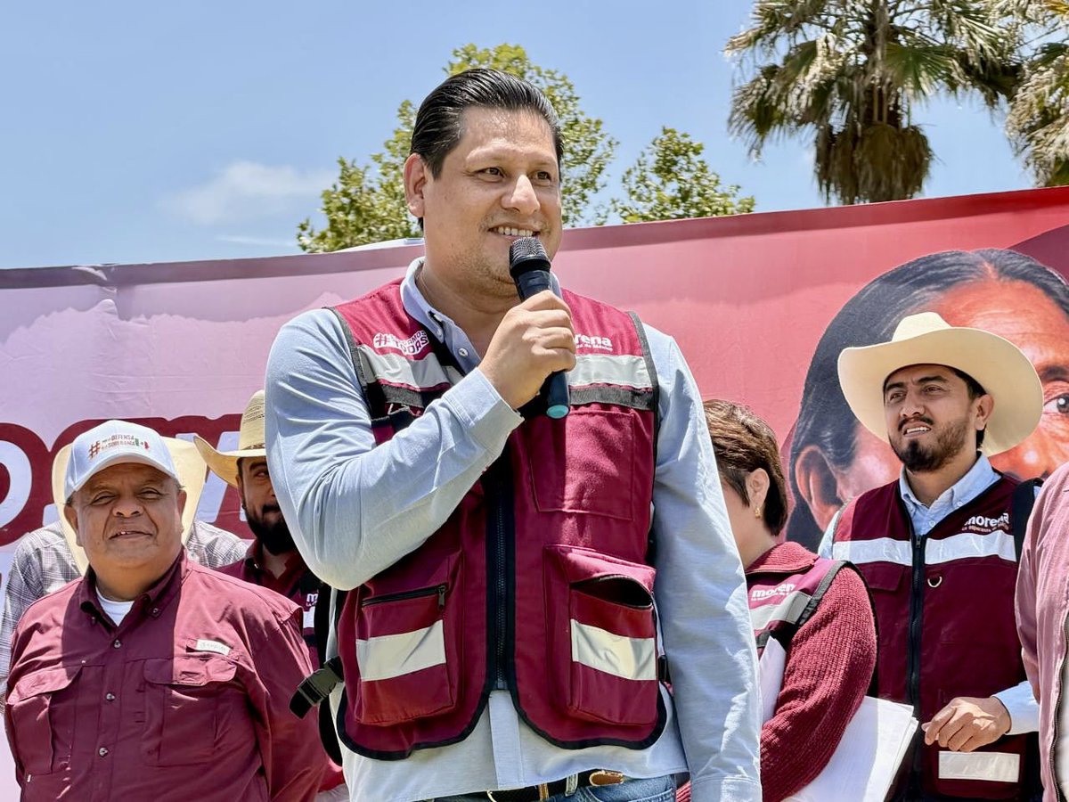 DrFcoCastillo's tweet photo. 🇲🇽 Desde #Moctezuma seguimos fortaleciendo la organización del pueblo #PorLaDefensaDeLaSoberanía.

Junto al diputado federal @JAlejandroPenaV y nuestra presidenta del CEE de Morena, @ritaozalia_ , reafirmamos que la patria no se vende, se ama y se defiende. https://t.co/ci3erLw6Pf