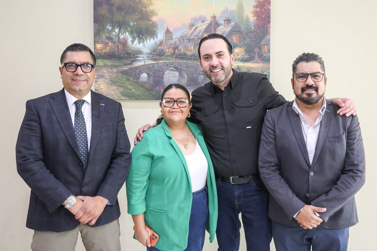 aldo_marquez's tweet photo. Se puso buena la “Mesa de Poder” en este sábado con mis estimados @ManriquezMacias @maricelaluna y @JorgeRobledo1 en un diálogo franco y abierto. Gracias por el espacio y sigan a @MesaDePoderGto para ver el podcast próximamente 😉✌🏻💙🦁 https://t.co/tXn6FakWU3