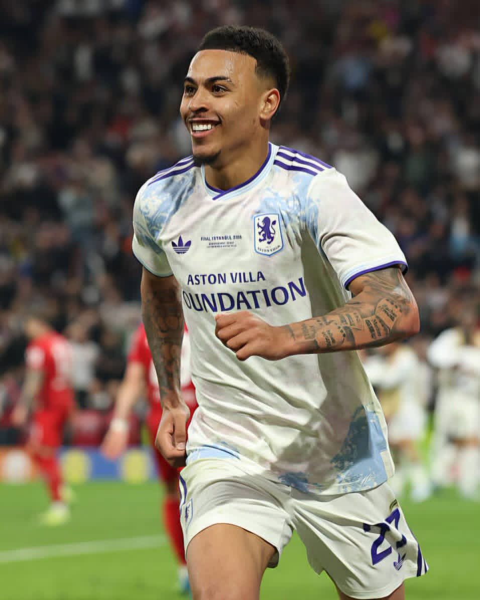 UFBInsider's tweet photo. Morgan Rogers rejected the Premier League champions to join a club with no European football next season. 😭

Arsenal may have the trophy, but they still have ZERO pull. 🤣🤣🤣

Chelsea remains the Pride of London! 💙🔥 https://t.co/NBrOlayz22