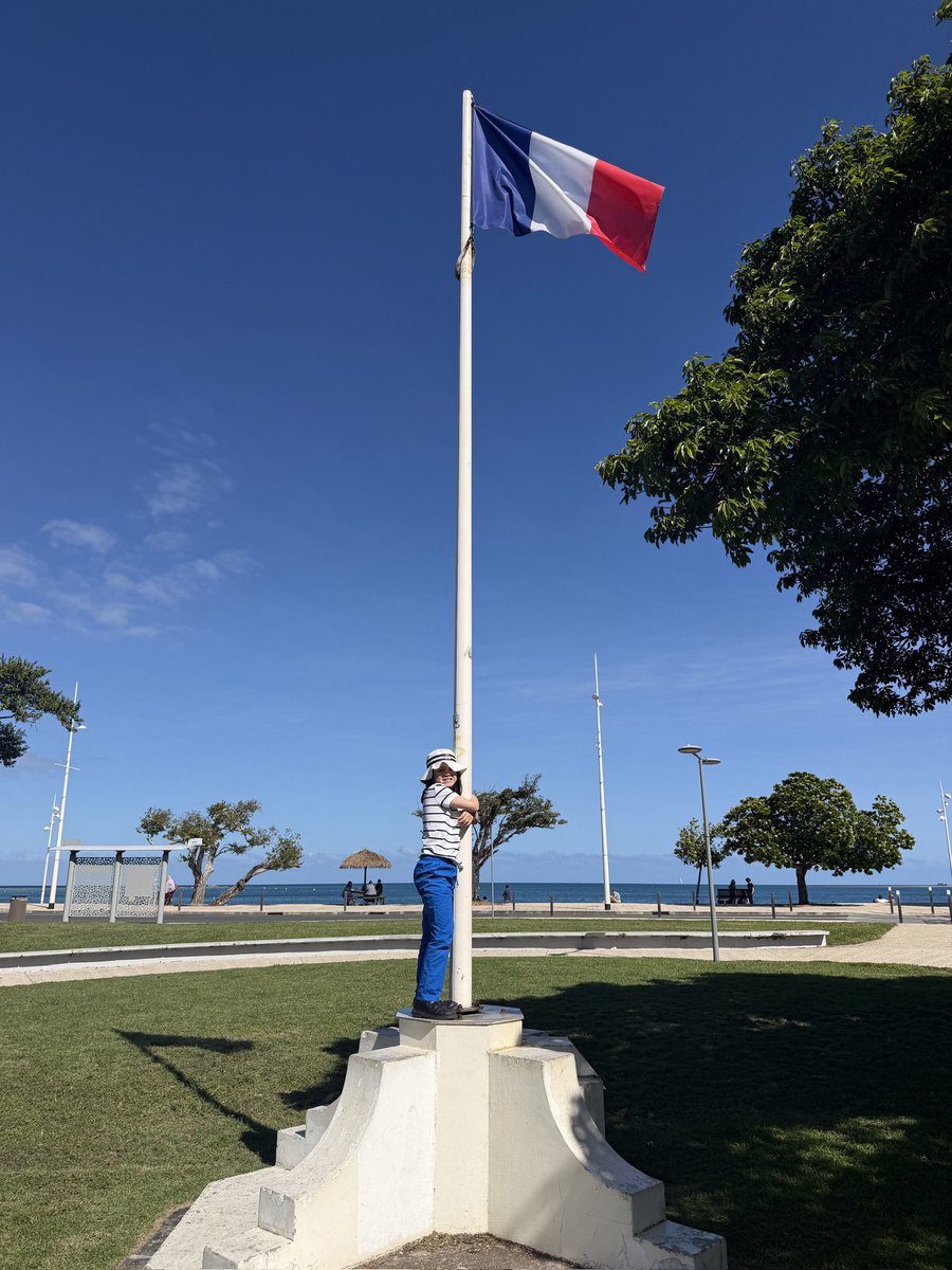drjamesmcdowall's tweet photo. Bastille Day fun https://t.co/6RZsQ18Zhw