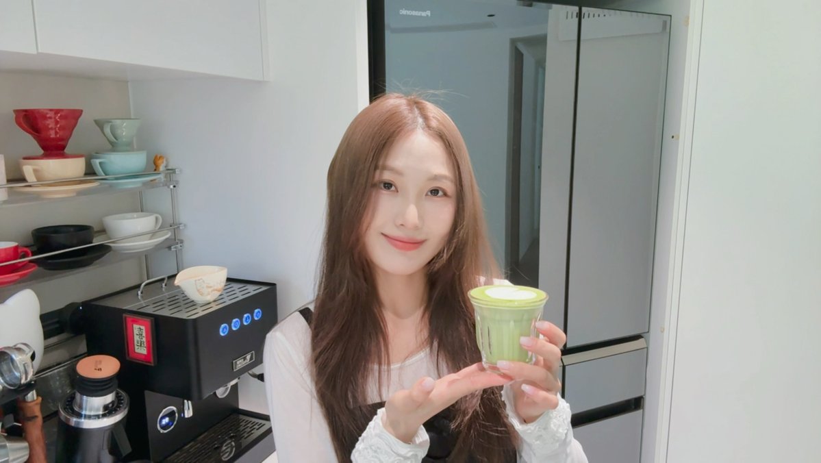 godd_9999's tweet photo. Tried the new immersive AR café today! Ordered matcha latte that floated like a cloud in the screen, and the whole space felt like a cozy fantasy world. Game-changing small experience for daily relaxation ， https://t.co/O2gkYcyWBw