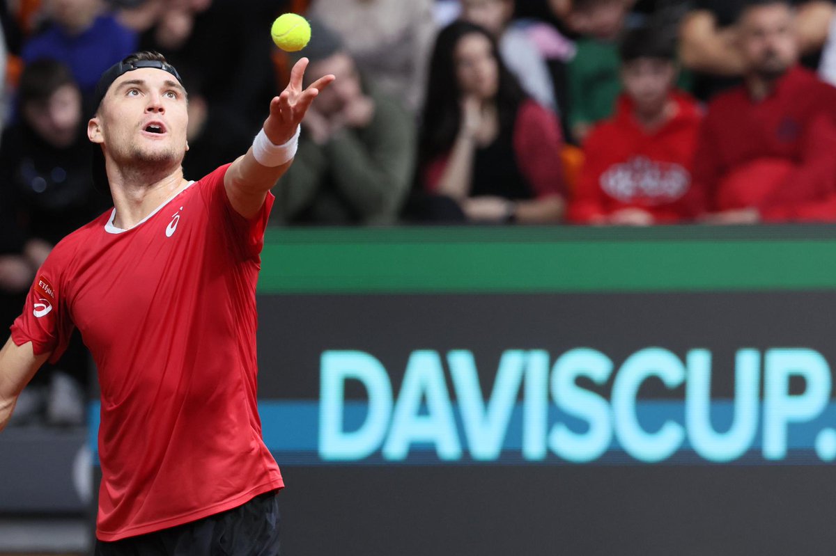 JVPBets's tweet photo. Gstaad 🇨🇭Collignon (vs. Tsitsipas) @ 2.05 - Pinnacle - 1.0u

Very rare this deep into a tournament I still see value on matchups, but think there is a decent price to get on Collignon getting his first tour-level title here

Collignon has a tendency to get a little bit streaky during games, as also shown this week, but for me there is no doubt that his level on clay is incredibly high when things click. Which it does for the most part when he plays aggresively.

Tsitsipas is in many ways on the other end of the spectrum for me, and I am not at all convinced he has found shades of his old level. I can't justify him being priced as a slight favorite here, based on the opponents he has faced. There simply hasn't been enough tough questions for him to answer yet, and Collignon will bring a lot more to the table than opponents the Greek has faced in previous rounds. 

Could see this going 3 sets with each player having a set where they collapse before Collignon cleans it up in the end