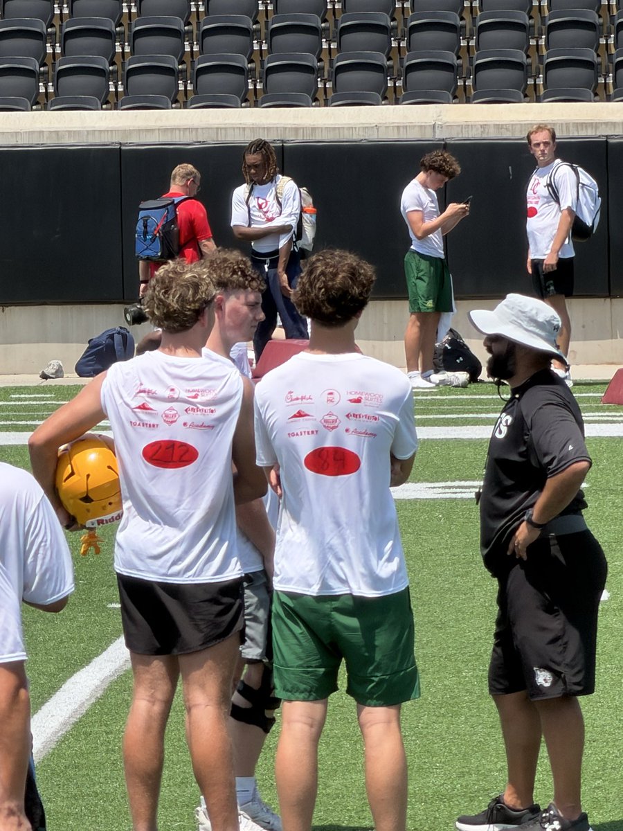 barrettbarbee's tweet photo. @CoachKasabian thanks for taking time with me today in this heat at Davidson today!  @DavidsonFB Go Cats! @DCFBrecruiting https://t.co/4aa5VIvBC8