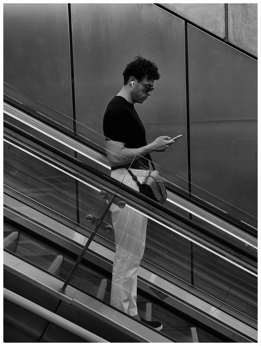 ian_hardacre's tweet photo. .
Going down
.
#streetphotography #londonunderground #escalator https://t.co/Fh9ogsQ2NM