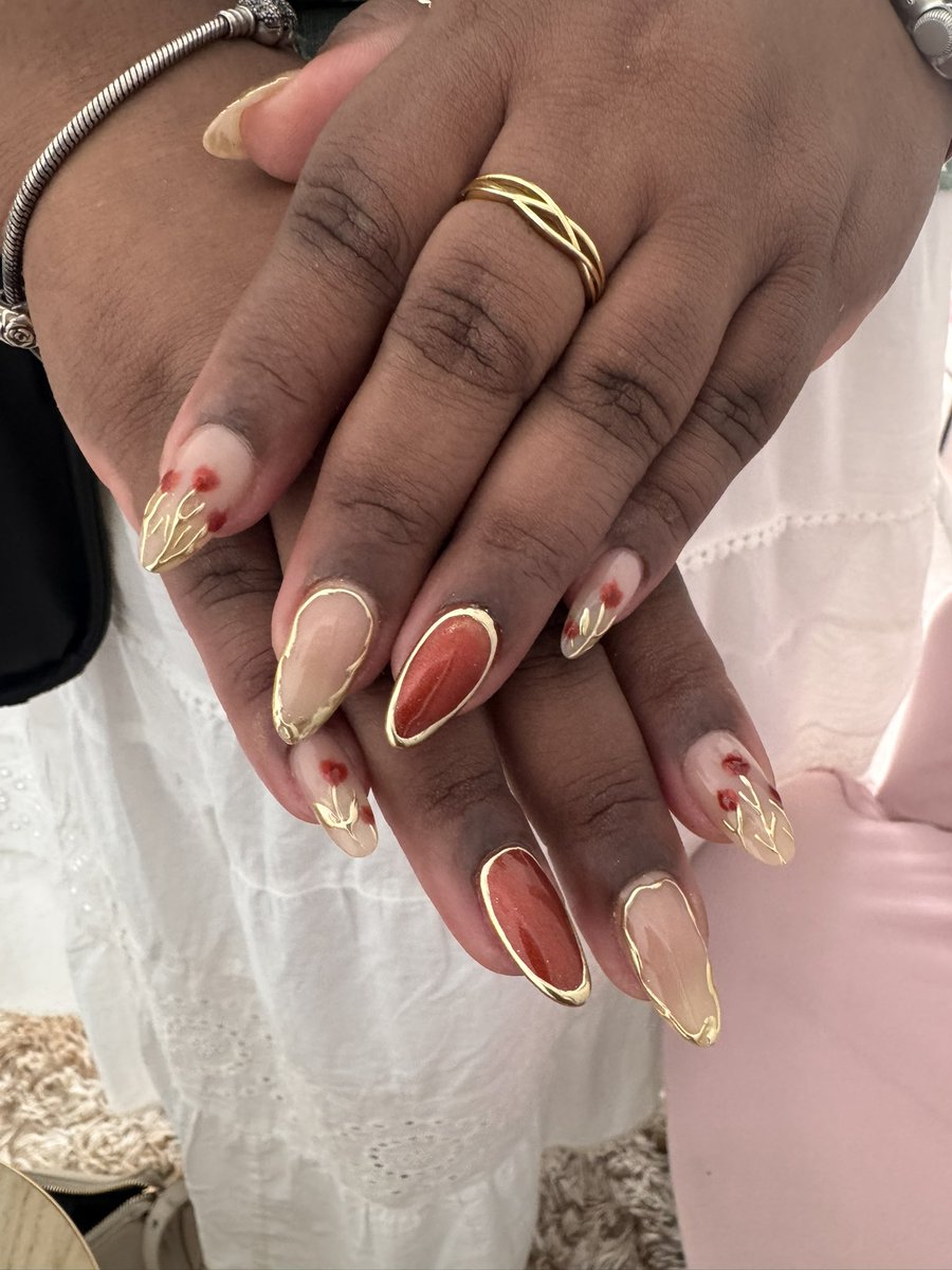demerakrys's tweet photo. Man encontré al mejor manicurista del mundo 😍 https://t.co/JeXhNUdrVU