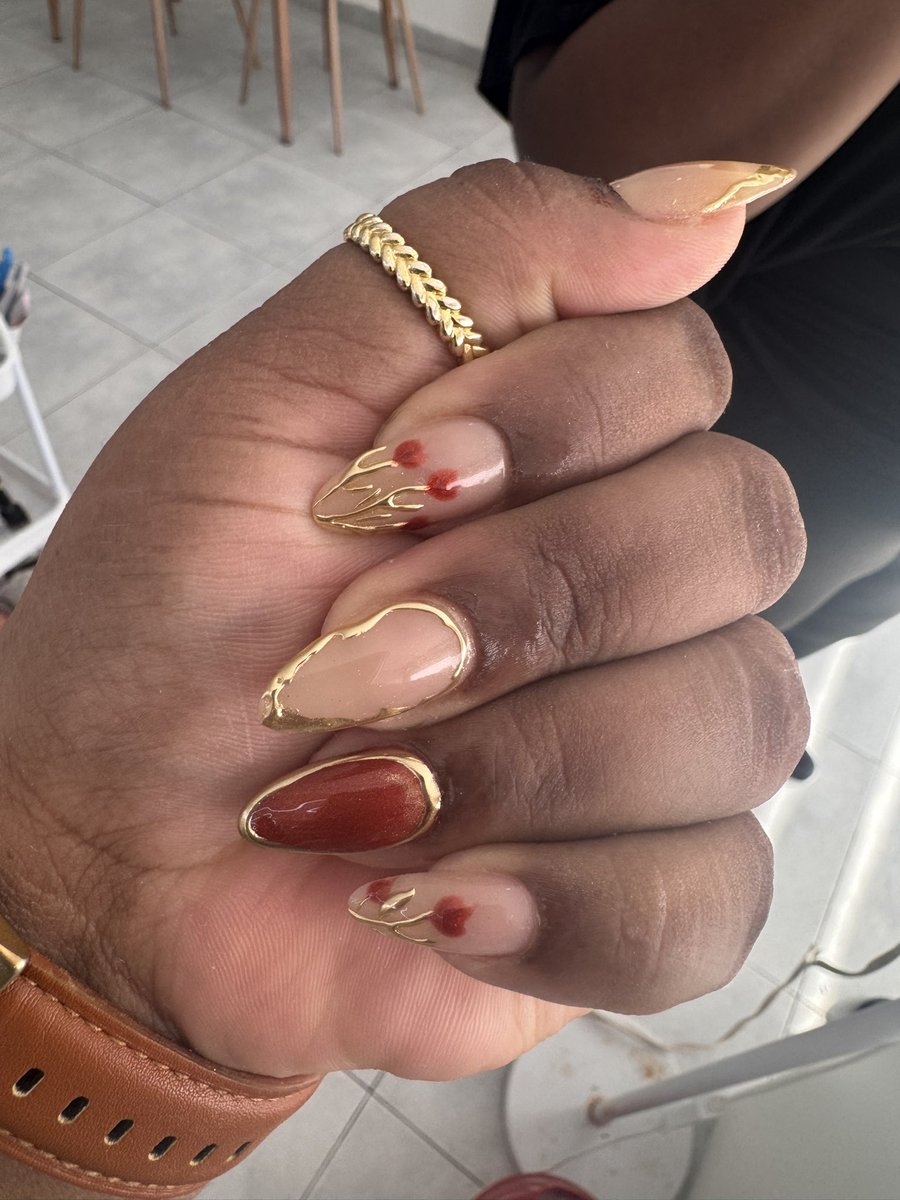 demerakrys's tweet photo. Man encontré al mejor manicurista del mundo 😍 https://t.co/JeXhNUdrVU