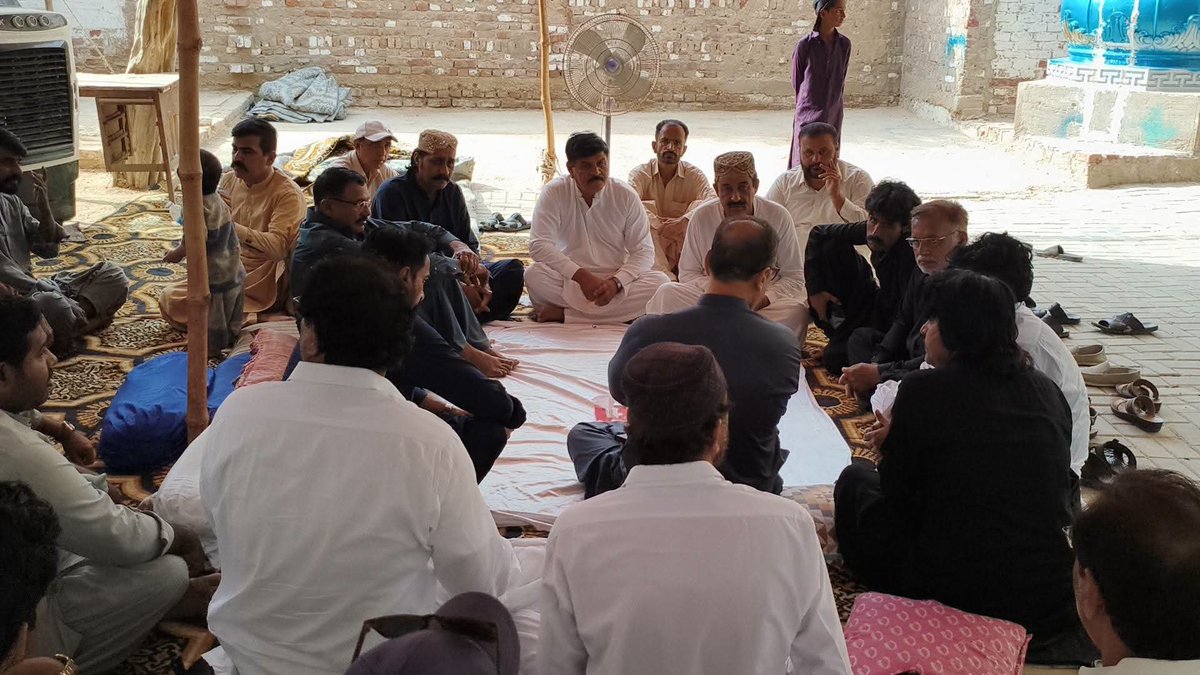 syednasirshah_0's tweet photo. 18 جولائی 2026
#UC_138 | #PS_63 | #Latifabad_Unit_3
صدر پاکستان پیپلز پارٹی ضلع حیدرآباد و رکنِ قومی اسمبلی سید حسین طارق شاہ جاموٹ نے گوٹھ محبت خان سولنگی، یوسی 138، یونٹ نمبر 3 لطیف آباد میں وڈیرو امیر بخش سولنگی کے دامادکے انتقال پر اظہارِ تعزیت کیا، https://t.co/RHoxd43Ad3