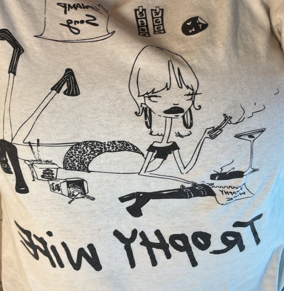 C0LDA1R's tweet photo. got into a minor car accident (not the driver) then showed up to lab job reeking of weed and perfume in this shirt #younghoe #streamtrophywife https://t.co/4vYEJqpacw