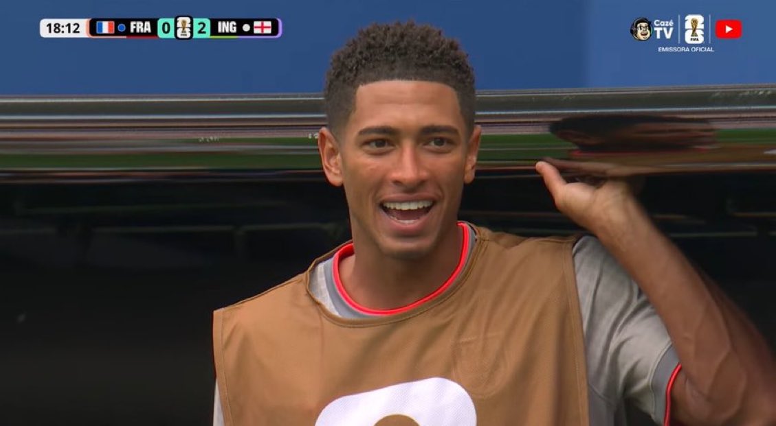 lacerda's tweet photo. o rostinho dele vendo a inglaterra se tornar campeã do mundo https://t.co/BywdJTdIlb