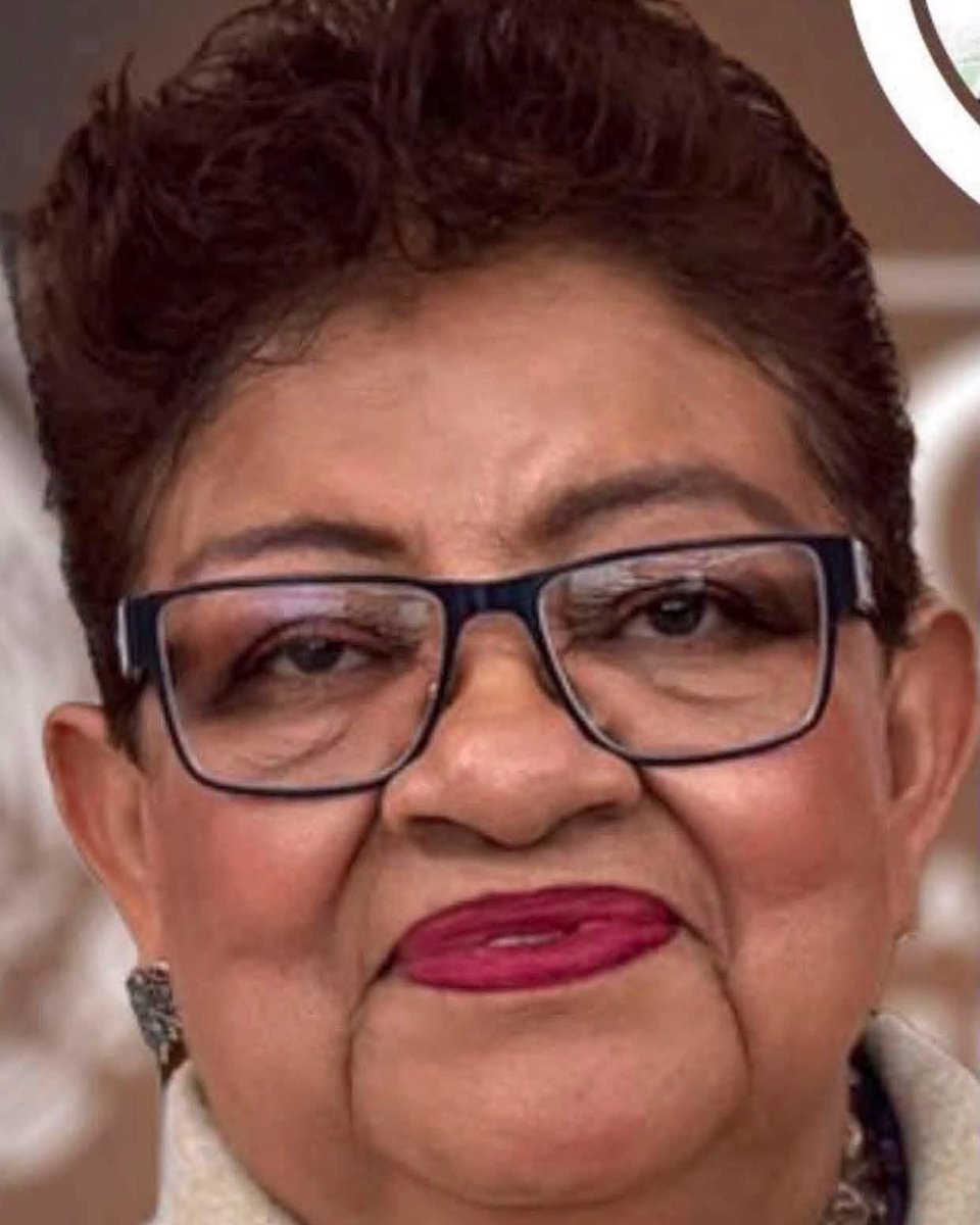 DeniseMeadeG's tweet photo. 📛 La 'mano que mecer cuna" de las persecuciones a opositores: la lavandera del régimen 

✅️ La 4T tiene una fórmula infalible 👇: 

Roban 720 mil millones, se hacen los que no ven por seis años, y al final culpan a un opositor del desfalco 😳. 

Ernestina Godoy no es fiscal, es esa lavandera del régimen, fabricando delitos con el mismo cinismo con el que Morena fabrica pobres. 

Los aduaneros, los permisos, el contrabado masivo: todo desaparece mágicamente.

 Justicia selectiva, impunidad generalizada, y una mentira oficial que ya ni disimula.