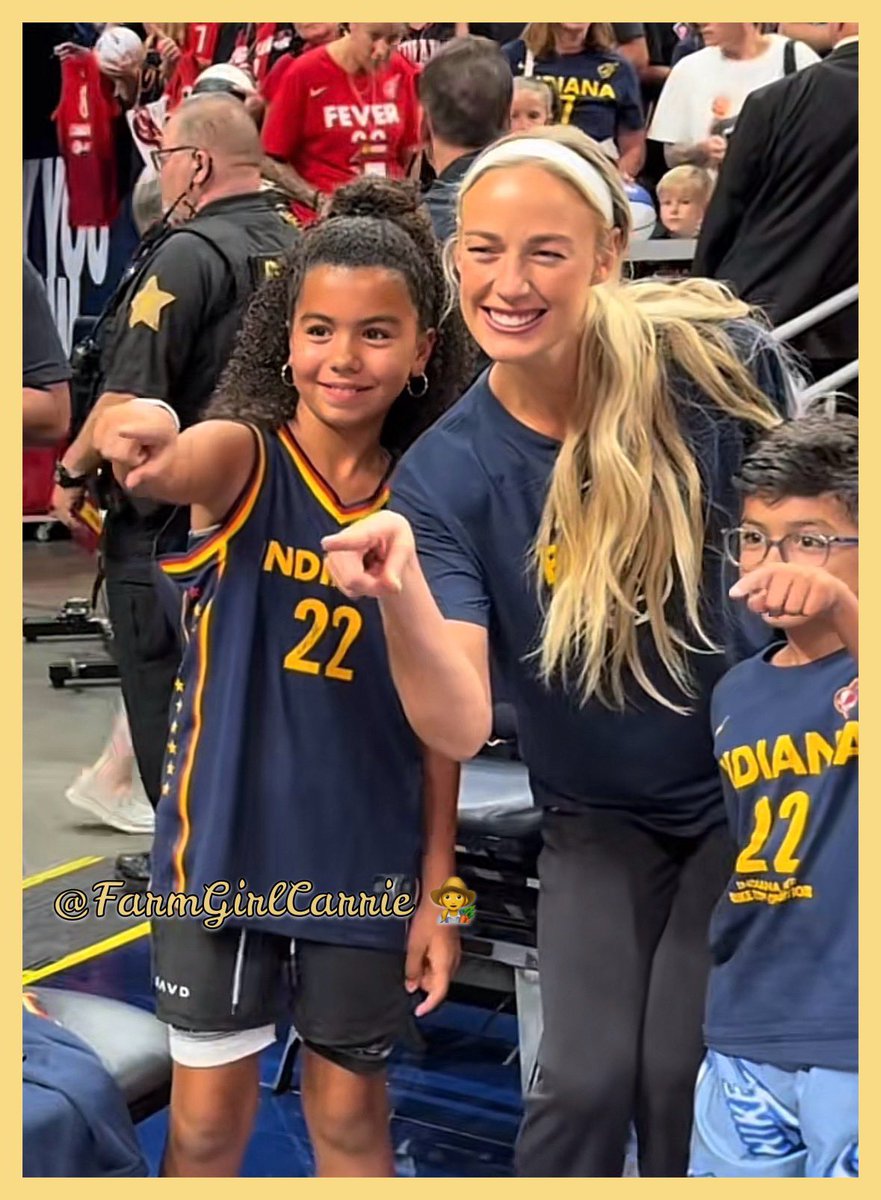 FarmGirlCarrie's tweet photo. Sophie Cunningham posing with a 
few young fans before her game 
with the Storm. 
Everyone loves Sophie! 💪🏼🏀 https://t.co/o1P8j55Qdd