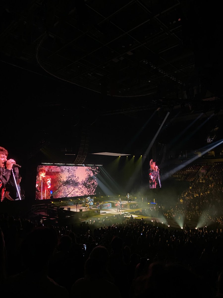 jottommoway's tweet photo. Realizei um sonho tá?! Ver o louis fucking tomlinson em toronto não estava na minha lista 🥹 https://t.co/SiFcoYCU3d