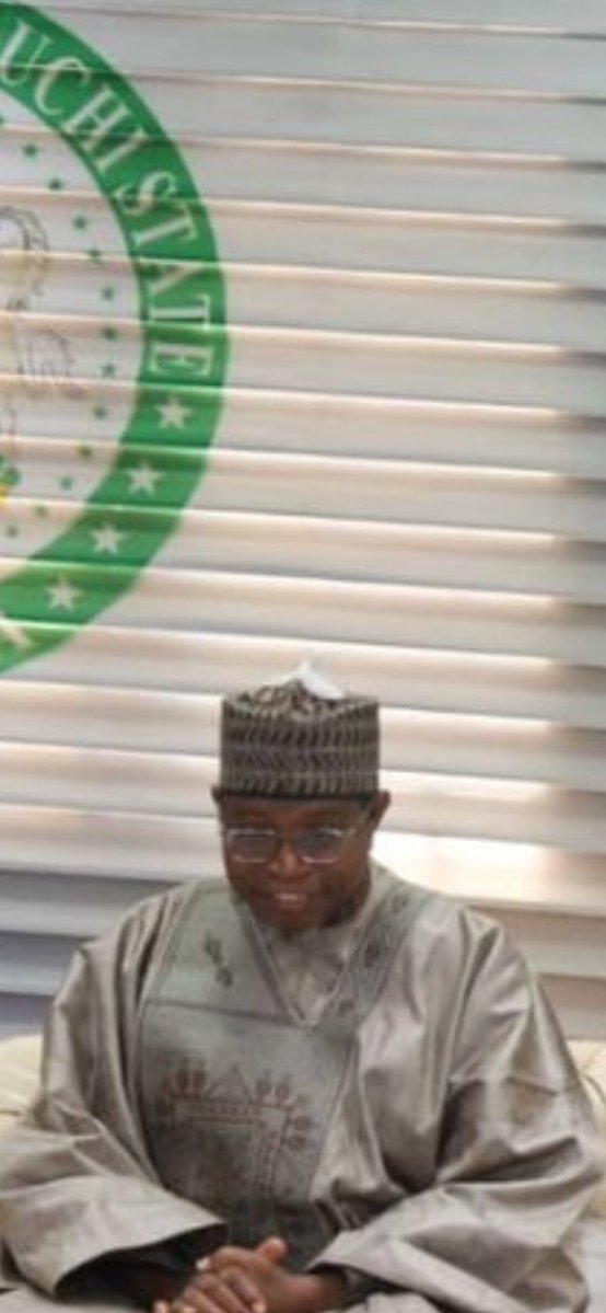 crusher992336's tweet photo. @NigeriaStories See this werey smiling like mad man 🤣 https://t.co/8tddddjIjP