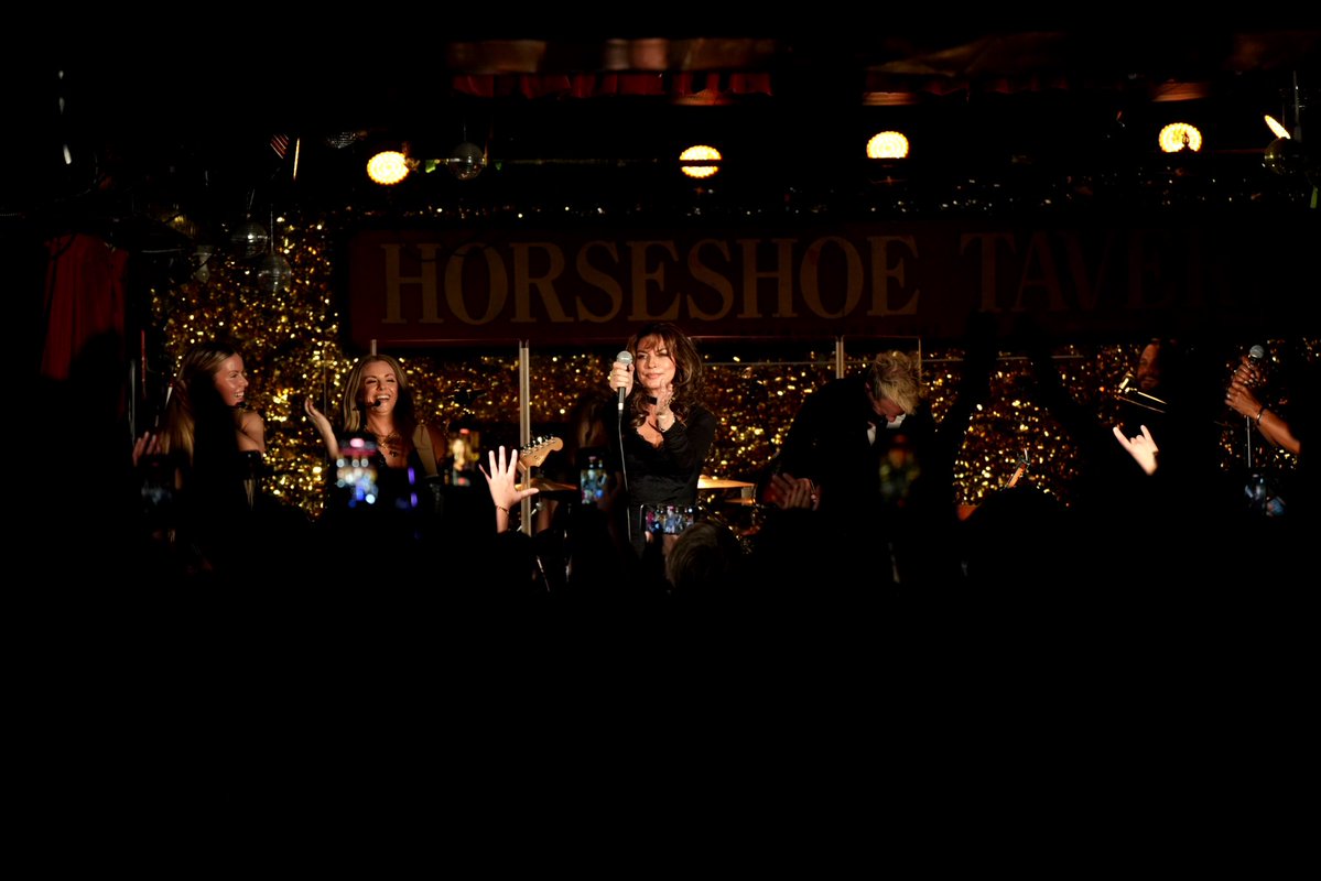 ShaniaTwain's tweet photo. The bars of Ontario are where I cut my teeth learning how to perform, entertain and hold a room… so making my debut last night at the legendary @HorseshoeTavern all these years later felt pretty surreal and super special... I’ve really made it now!! ❤️ Thank you everyone who came, you don’t know what it means to me.