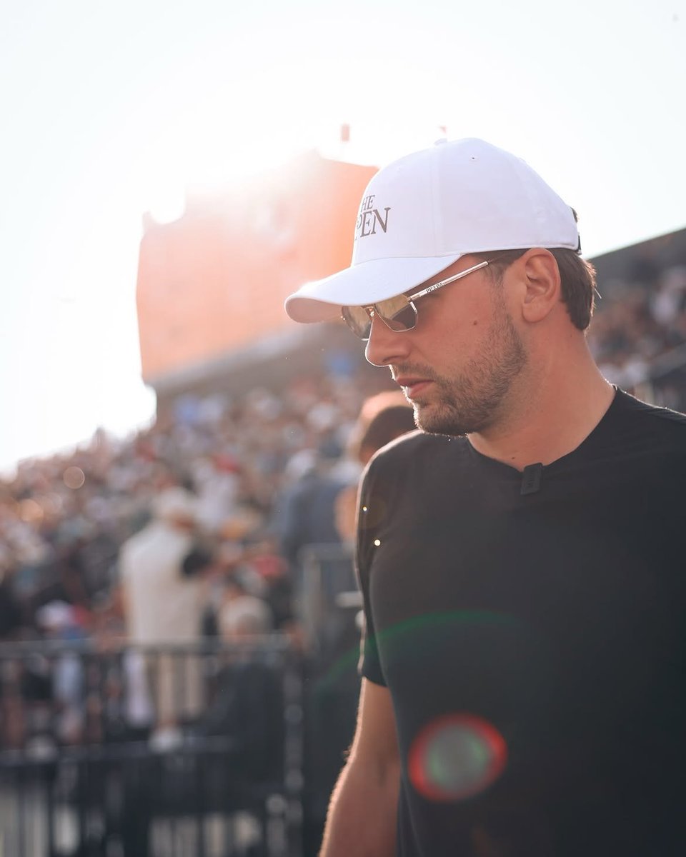 LukaUpdates's tweet photo. Luka Dončić at #TheOpen in England 🏴󠁧󠁢󠁥󠁮󠁧󠁿 

IG/theopen https://t.co/pYGKi7VriC