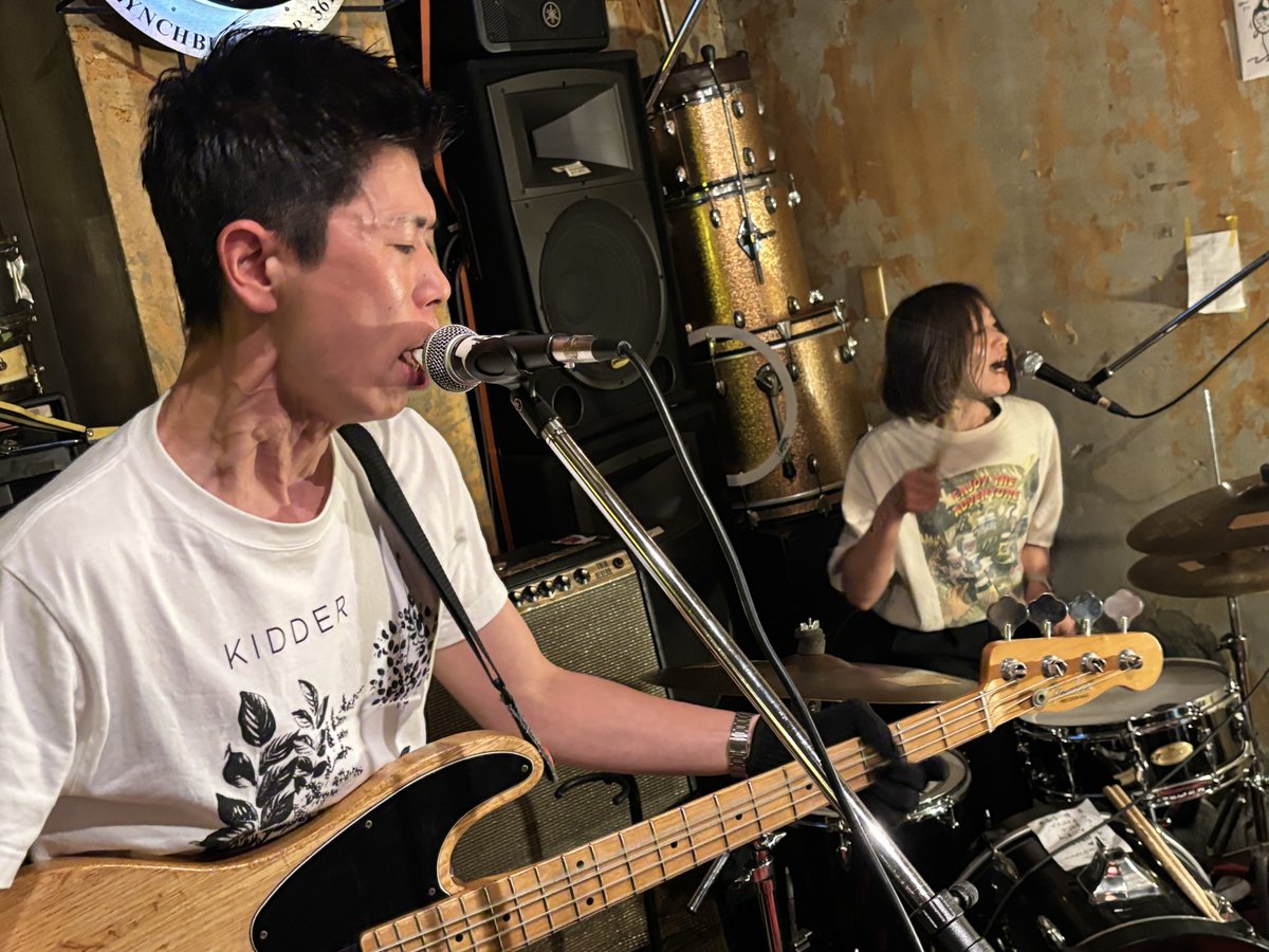 Tiger_0414's tweet photo. the yayako
ラブ&amp;ピースである。SNSに投稿しているライブ動画がベラルーシで話題になっているらしい🇧🇾。荒井さんの仕上がり、炸裂するまつこさんのエイトビート。2人でこれほど分厚い"音の壁"を作り出せるなんて。まさにロックンロール・フィジカルモンスター！アンコールはラモーンズ！ https://t.co/IcX6iwWry9