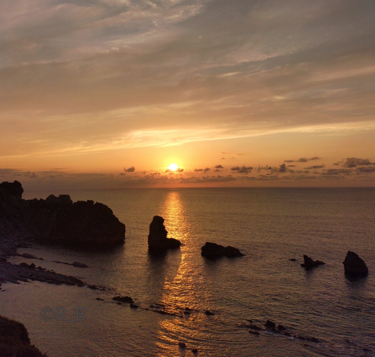 Rem_Boncoeur's tweet photo. Muy buenas noches a td@s 🌛
Así termina el sábado.
"Me gustan mucho las puestas de sol… vamos a ver una puesta de sol", El Principito.
#atardecer #sunset #mar
©R_B https://t.co/NFeN2xjxTQ
