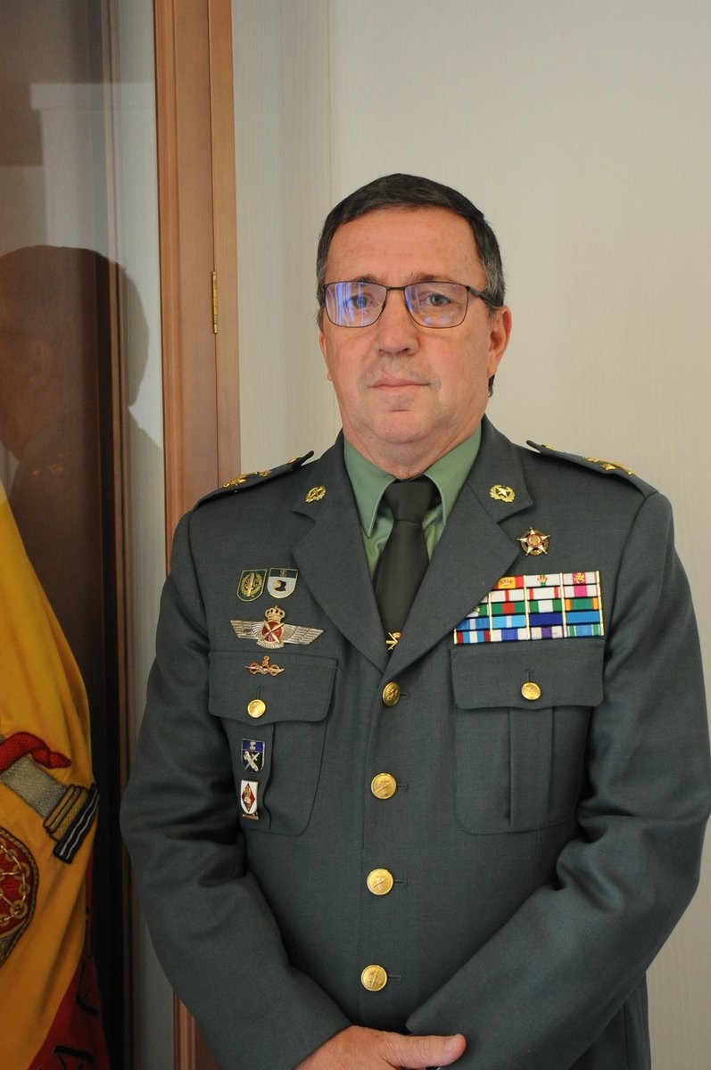Paco_Glez_'s tweet photo. “Mira, mi general, es que ese es el gran error de concepto. Como vivís amarrados al cargo, vosotros creéis que los demás tenemos la misma concepción."

¡Nobleza obliga! https://t.co/k6trtYxtYp