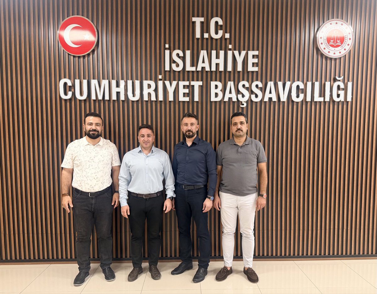 bmsgaziantep2's tweet photo. Şube Başkanımız Harun ŞENCAY, Denetleme Kurulu Başkanımız Ahmet ALTUNTAŞ ve Şube Başkan Vekilimiz Zeynel Abidin KARACAHAN ile birlikte; Görevde Yükselme Sınavı (GYS) ile 📍İSLAHİYE Adliyesine Yazı İşleri Müdürü olarak atanan değerli üyemiz Lütfü BALPETEK’e hayırlı olsun https://t.co/jq1arsa4bl