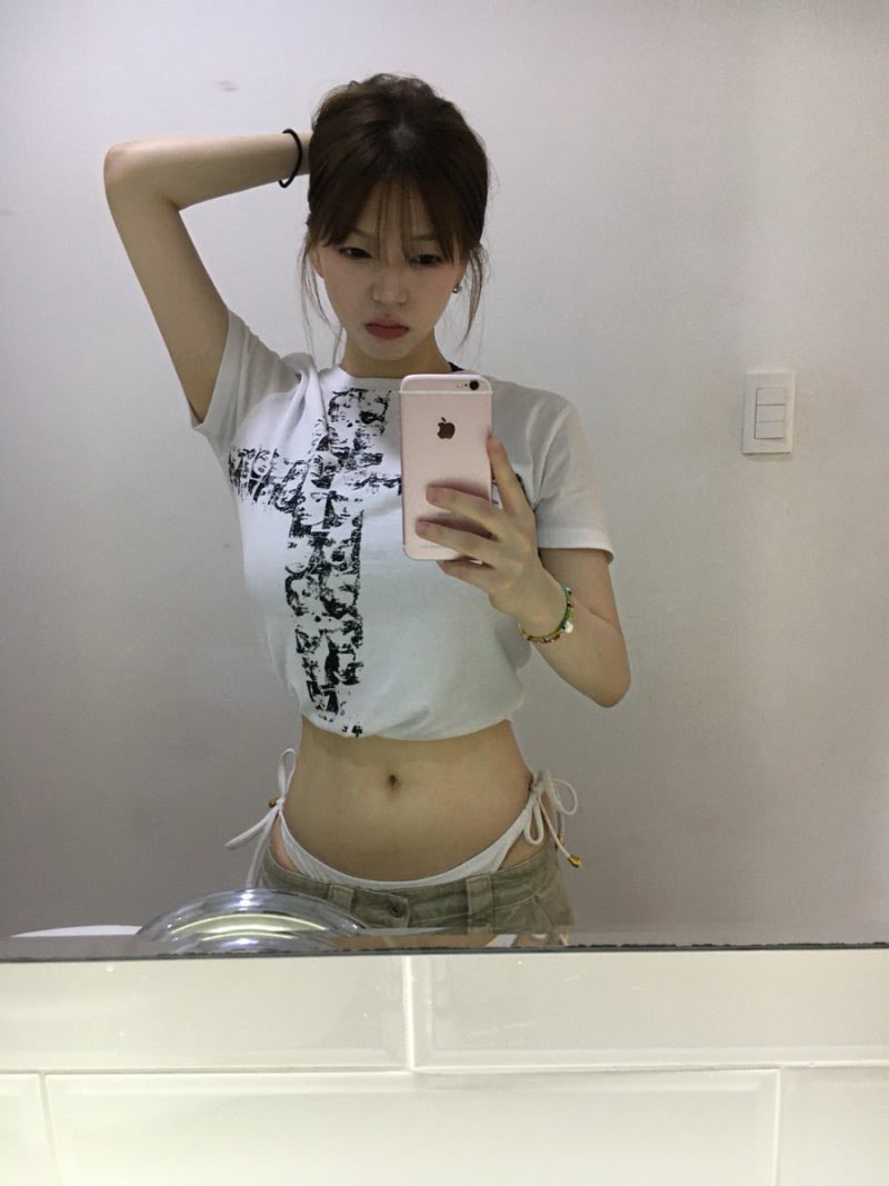 shakc666's tweet photo. 이년 비키니 팬티로 감싸서 딸치고싶네 https://t.co/kaorES7e4o