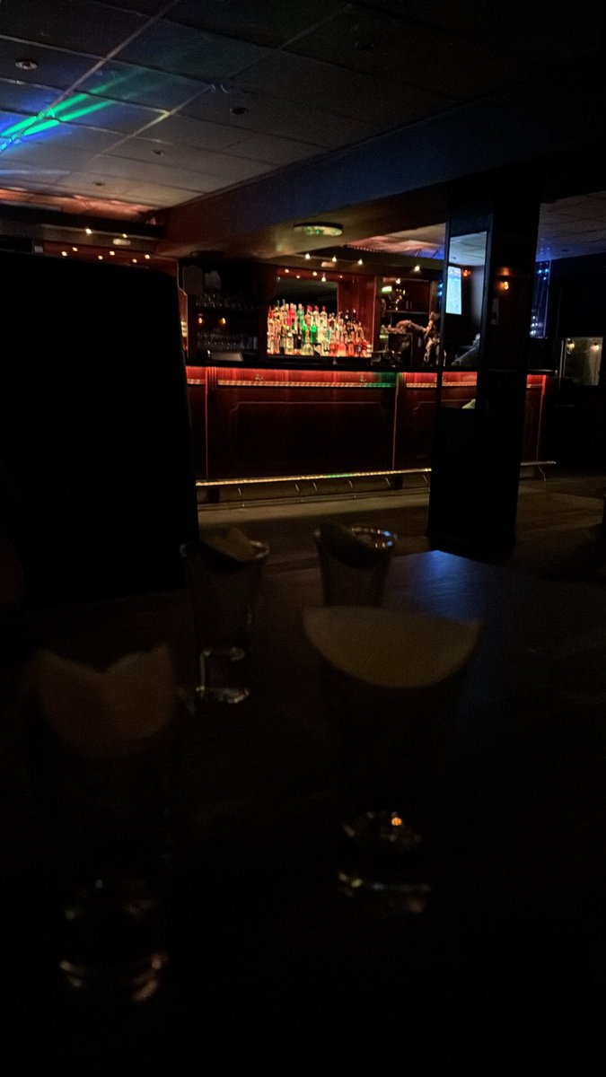 QueenLuna6677's tweet photo. Send for drinks to me and my girls👸🏼 do what your made for
#findomqueen https://t.co/zfqV7vmIsS