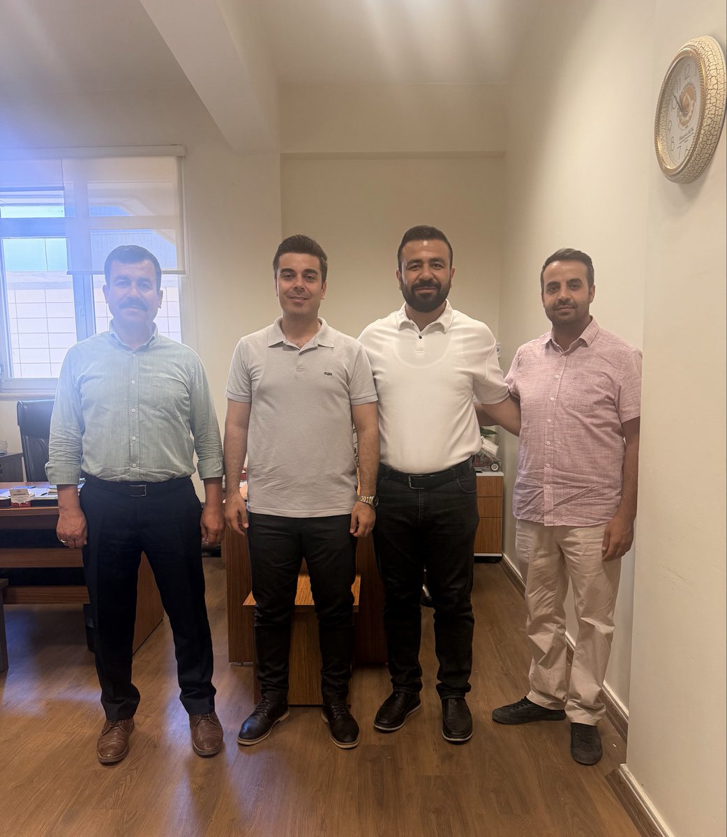 bmsgaziantep2's tweet photo. Şube Başkanımız Harun ŞENCAY, Şube Başkan Yardımcımız Ali YILDIRIM ve İcra Kurulu Üyemiz Arif FIRAT ile birlikte; Görevde Yükselme Sınavı (GYS) ile 📍NİZİP Adliyesine Yazı İşleri Müdürü olarak atanan değerli üyemiz Ferhat ŞEKER’e hayırlı olsun ziyaretinde bulundular. https://t.co/oTbQs33UzK