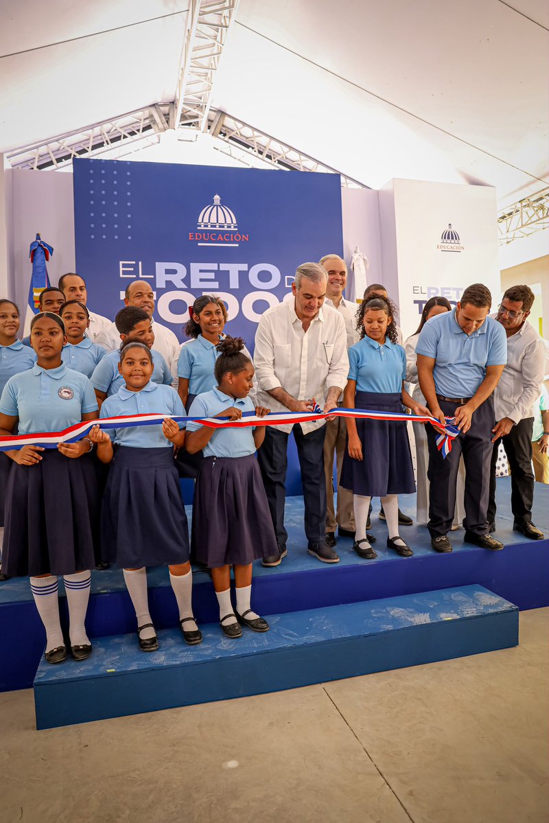 LMDECAMPS's tweet photo. De cara al inicio del año escolar 2026-2027, inauguramos el Liceo Ercilia Pepín en Los Alcarrizos junto al presidente @LuisAbinader. Con estas 26 nuevas aulas, laboratorios y áreas modernas, aseguramos espacios dignos para que más de 800 estudiantes comiencen sus clases. 🇩🇴 https://t.co/wpBvPlFP2o