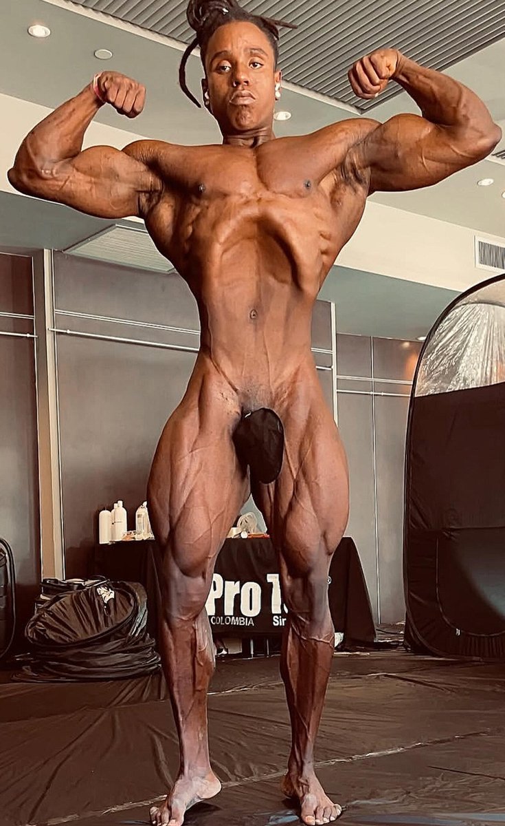 BodybuildersHOT's tweet photo. 👊 https://t.co/NrNiCyJJvu
#bodybuildingbackstage #bodybuilding #backstage #muscles #bodybuildingtan #protan #ifbbpro #bodybuilder #tanningsession #nakedtanning #tanning #poser https://t.co/Vbp04LV6V5