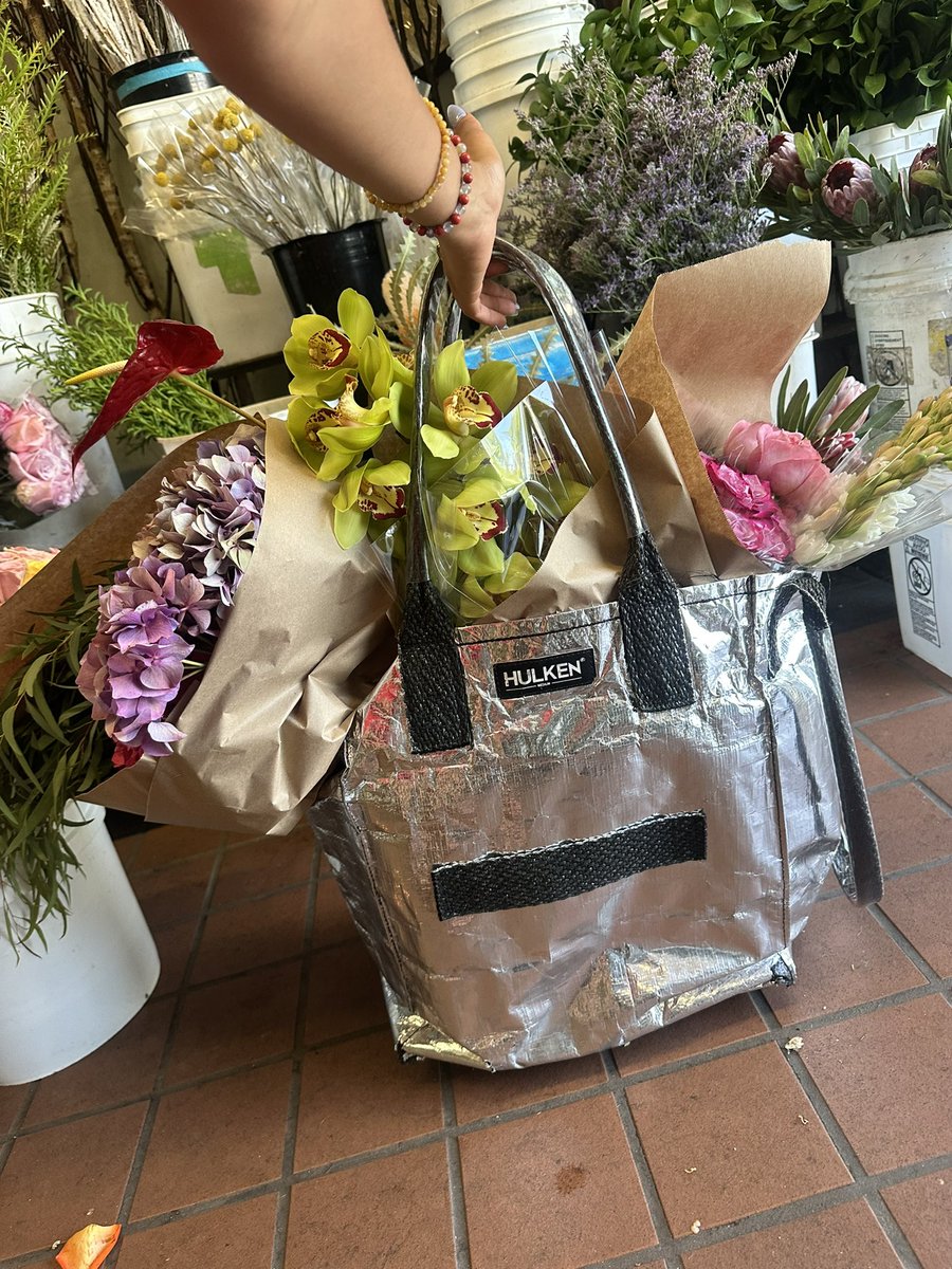 gl0rimer's tweet photo. today’s pull 🩶💐 #gloflo https://t.co/KLgBWAtBbm