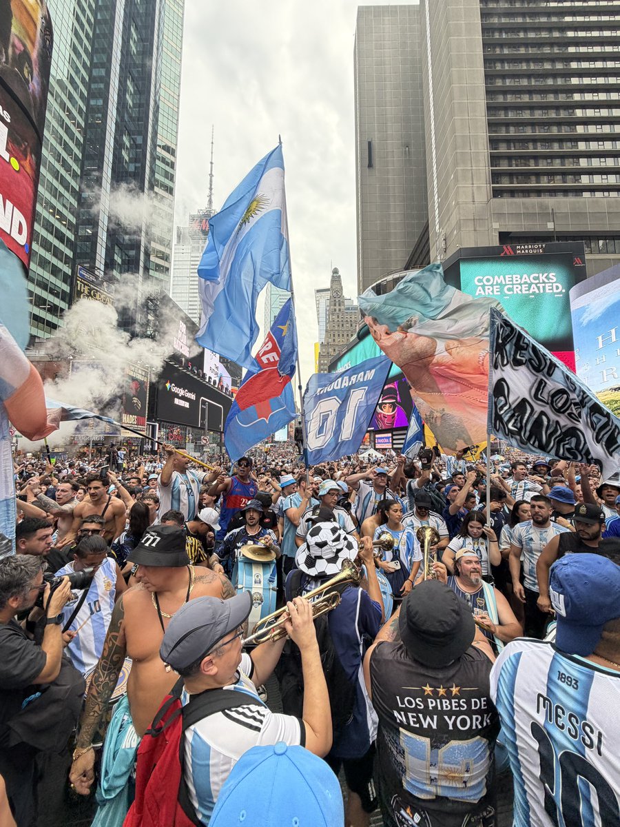 TyCSports's tweet photo. ¡NUEVA YORK COPADA POR ARGENTINA! 🇦🇷💙 https://t.co/KnYKhRQpjv