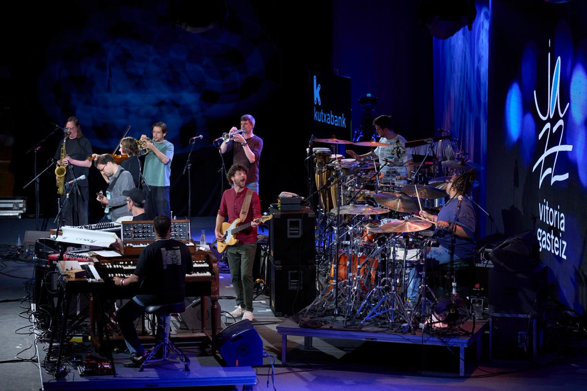 Jazzvitoria's tweet photo. 🎉 @snarkypuppy vuelve al @JazzVitoria tras su concierto de 2022... ¡El mejor cierre para esta 49.ª edición!

🎉 @snarkypuppy berriro itzuli da @JazzVitoria jaialdira, 2022ko kontzertuaren ondoren... 49. edizioari amaiera bikaina!

#jazzvitoria #jazzvitoria2026 #vitoriagasteiz https://t.co/3xEGYkABR6