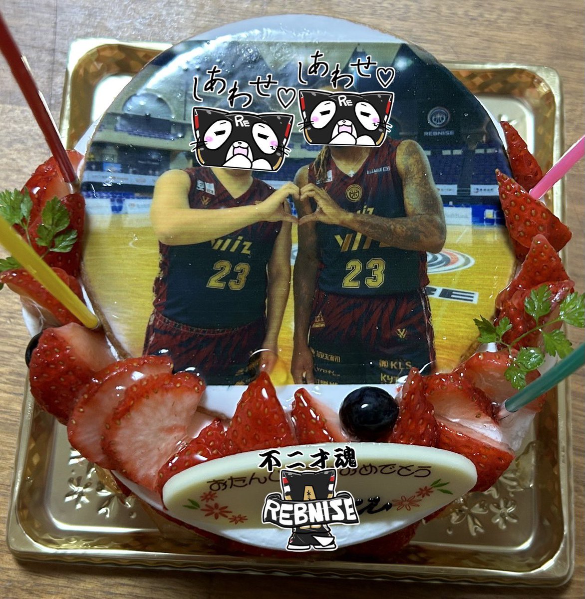 kagosolobeer's tweet photo. 目隠しして連れて行かれたのはオプシアのビアガーデンでした🍻
お祝いしてくれてありがとう😂
#満月のお好み焼き
#AI画像ごめんなさい https://t.co/ACaiNQAJR9