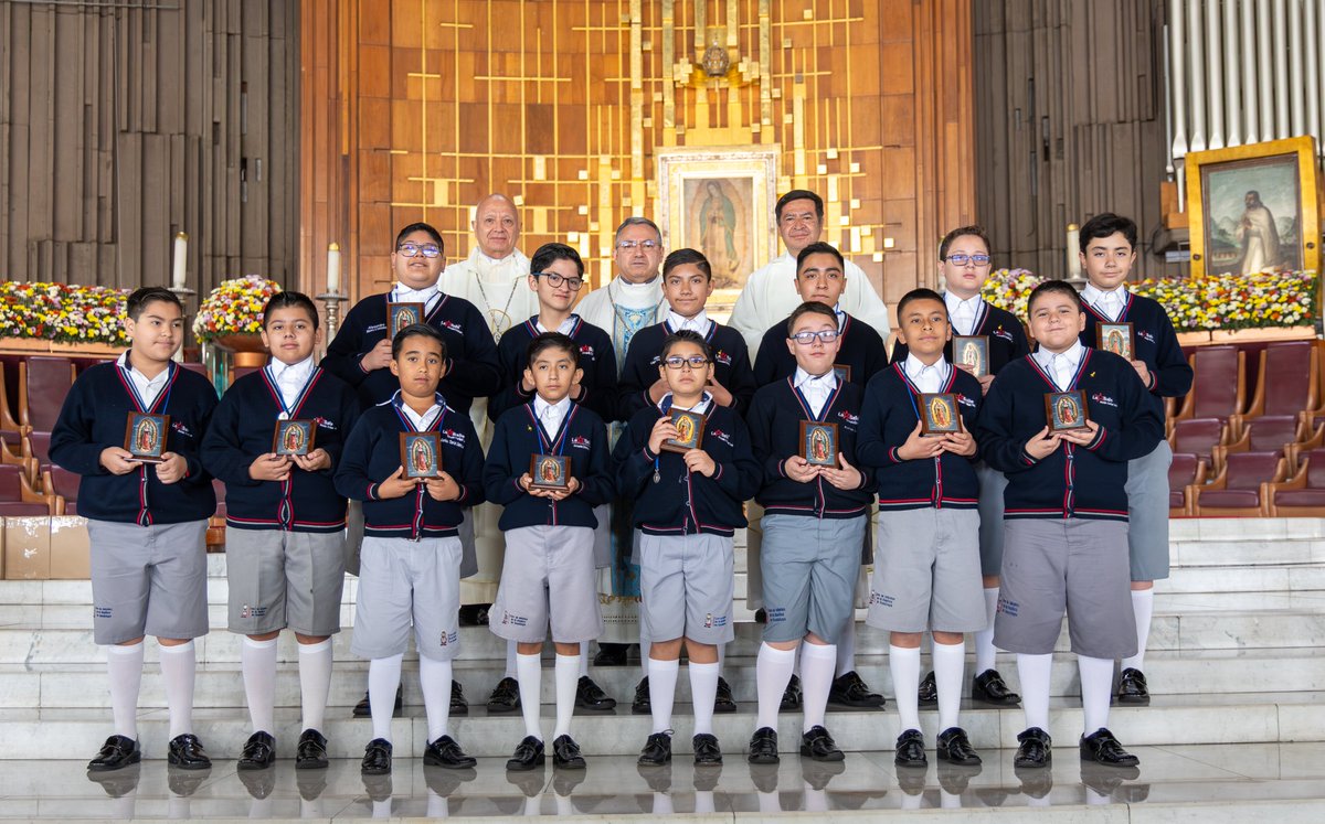INBGuadalupe's tweet photo. GALERÍA | Se realizó la entrega de mantos, como ya es tradición antigua, un grupo de niños participan en el desempeño del Canto Litúrgico y en el Servicio del Altar como monaguillos para Gloria de Dios. Este ministerio realizado por los Infantes concluye hoy después de 3 años. https://t.co/wLJA4J1BKZ