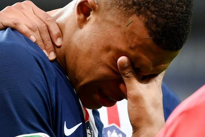 boulICE_'s tweet photo. 4-0 pour l'Angleterre contre l'équipe de #mbappé, j'aurai jamais imaginé un si beau score en une mi-temps 🥰

#FRAANG https://t.co/ayyIE5JVkG