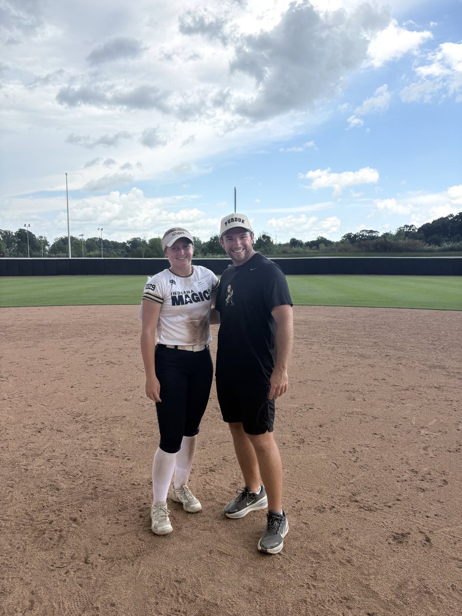 AZyg2029's tweet photo. Had an amazing time @PurdueSoftball camp. Thank you to all the coaches and players. The energy is always high in West Lafayette!
@CoachMFrezzotti @lucasgarrdner @katethegreat07
@IMG_14uNational
#goldblooded #fastpitch #classof2029 #softball #PurdueSoftball https://t.co/0J5h0yA6yl