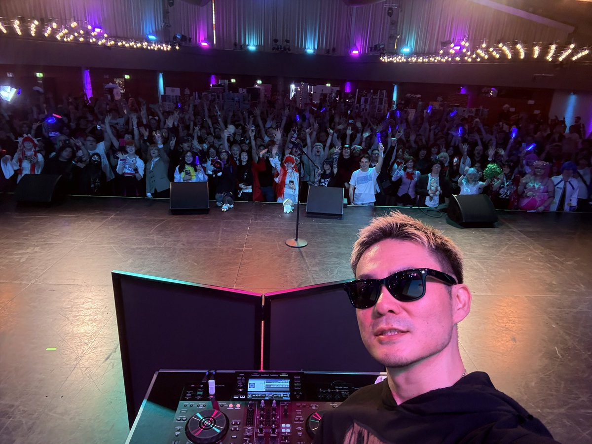 lotusjuice's tweet photo. I couldn’t have asked for a better first concert in Germany than Bijutsu Con.

Thank you all for making it such a special night. I truly hope I made you as happy as you made me.

See you tomorrow! https://t.co/f36IJGe3AZ