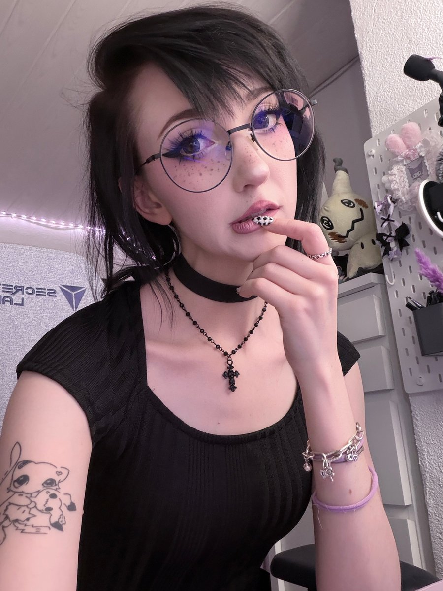Nana 🌙💜 asmrtist & vtuber 🐰🪽 (@nananightray) / Posts / X