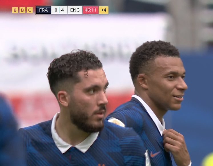 SamyFer32's tweet photo. A cara do maldito kkkkkkkk sem jeito e só vendo, q vergonha mds, era mais fácil só ter entregado o terceiro lugar mesmo. https://t.co/Va68Wm4EJI