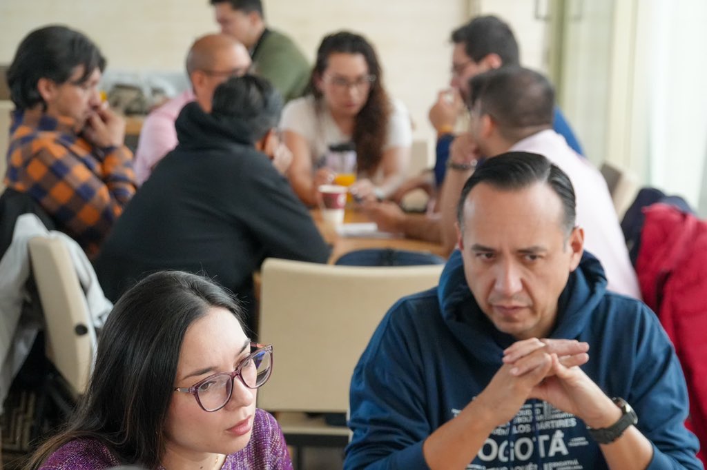 GobiernoBTA's tweet photo. 🧵 1.3 | Las alcaldías locales participaron en un ejercicio de trabajo colaborativo para identificar desafíos comunes y construir propuestas que fortalezcan la gestión en los territorios. La metodología permite consolidar iniciativas con enfoque técnico e institucional. https://t.co/r9ahVerJ4U