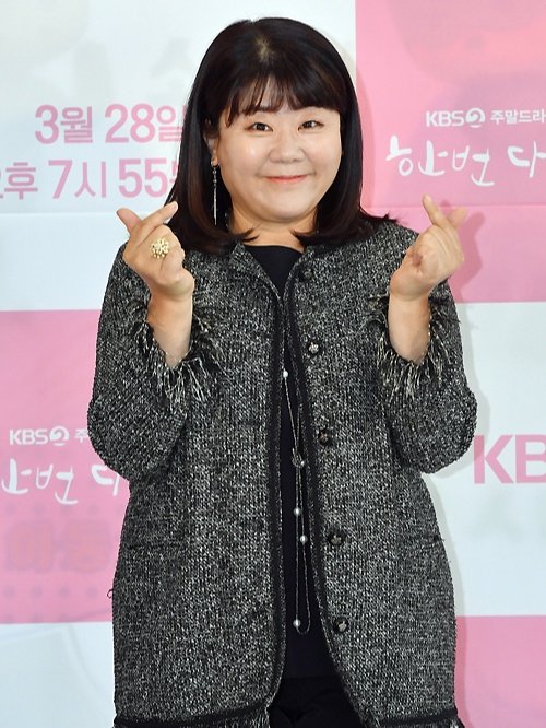ynjnmnhn's tweet photo. Yoon Okhee is the main role in this work #IWentToSchool #학교다녀왔습니다 &amp; is reported to be played by Actress Lee Jungeun.Both Actress Lee Jungeun &amp; WINNER's KANGSEUNGYOON @official_yoon_ will showcase their Mom-Son chemistry.⤵️ https://t.co/C6NMmO1ZgN