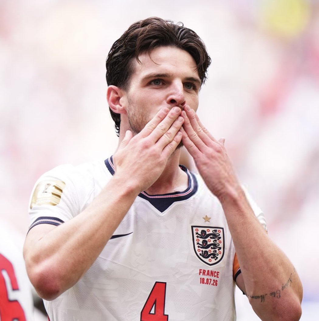 afcstuff's tweet photo. 🏴󠁧󠁢󠁥󠁮󠁧󠁿 Declan Rice in the first-half vs. France: 

64 touches (most)
49/50 passes completed (most)
4 duels won
4 tackles made (joint-most)
3 interceptions (most)
3 crosses attempted
1 shot
1 assist
1 goal

📊 @Squawka https://t.co/j5qLhNoWi9
