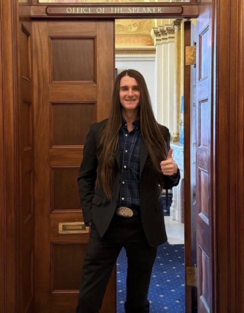 MAGAVoice's tweet photo. 🚨 JUST NOW: Scott Presler just exposed Senator Lisa Murkowski for saying she WON’T vote for the SAVE America Act. 

“She won’t support requiring proof of citizenship &amp; photo ID to vote”

TIME TO VOTE HER OUT https://t.co/DewVl8bArk